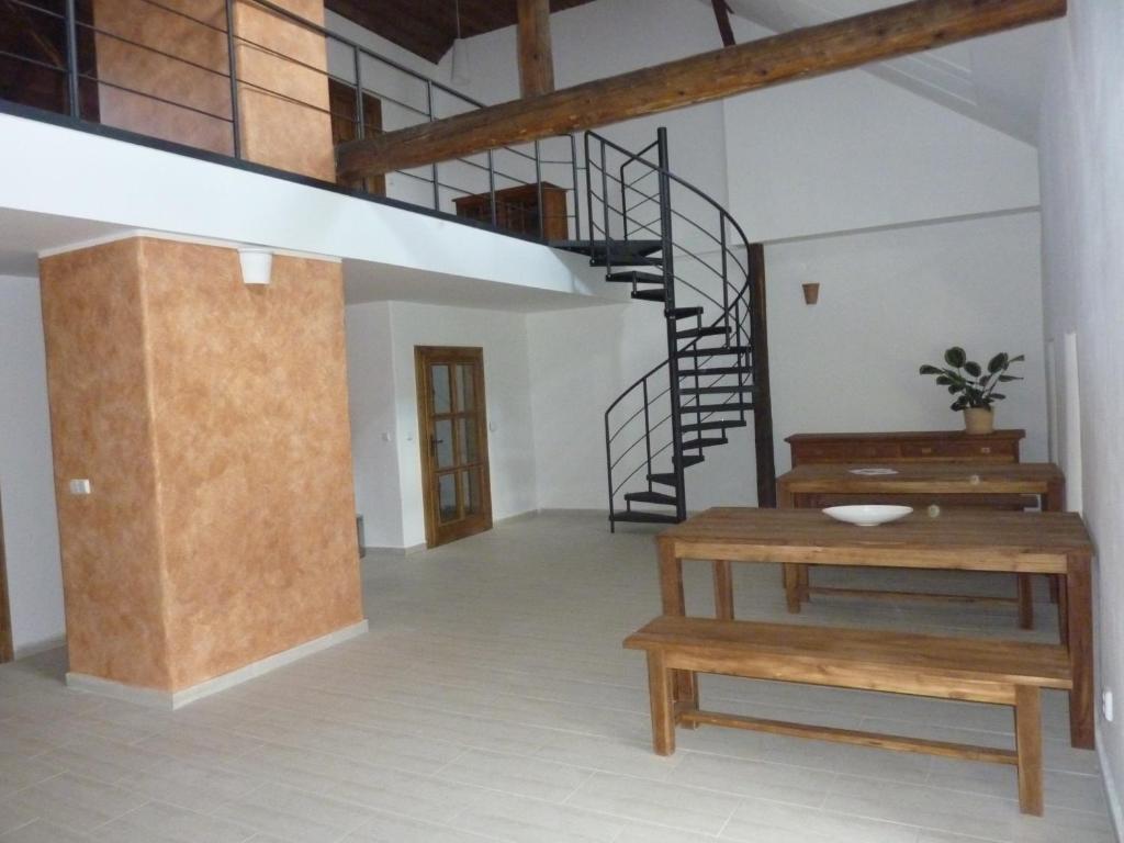 Holubnik Statecnych Zen Kralovych Hotell Luže Rom bilde