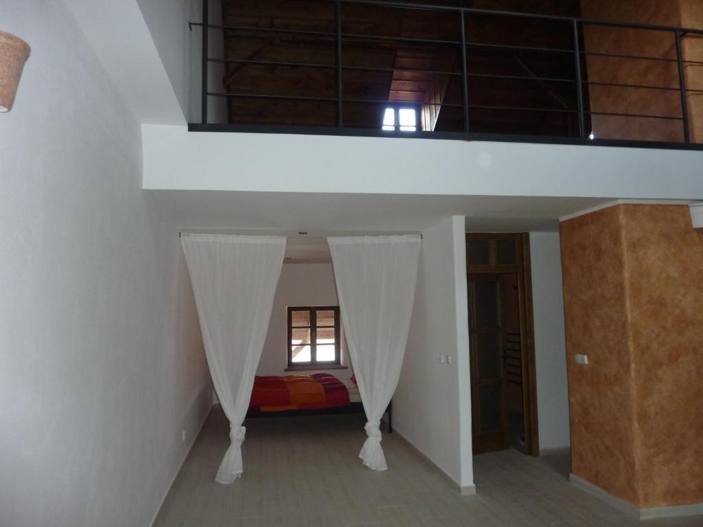 Holubnik Statecnych Zen Kralovych Hotell Luže Rom bilde