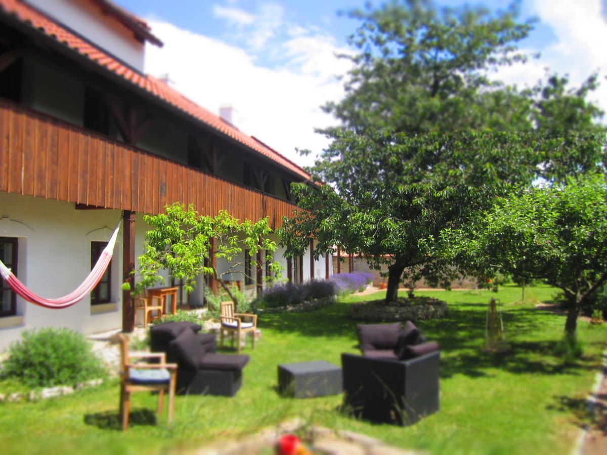 Holubnik Statecnych Zen Kralovych Hotell Luže Eksteriør bilde